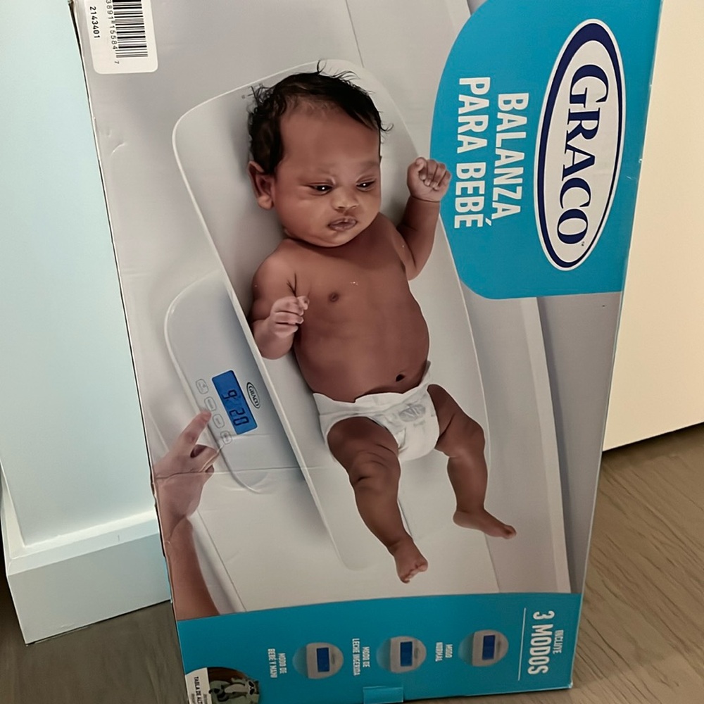 Like new in original box, Graco baby scale
